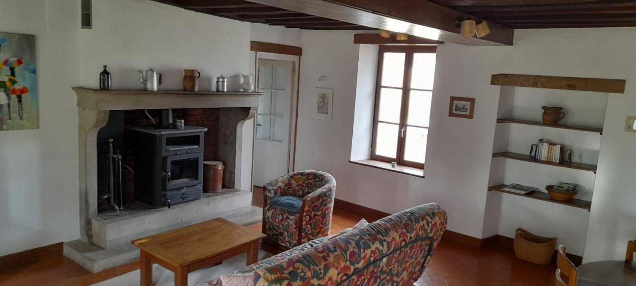 Two-Bedroom House in Druyes-les-Belles-Fontaines, Région d'Auxerre