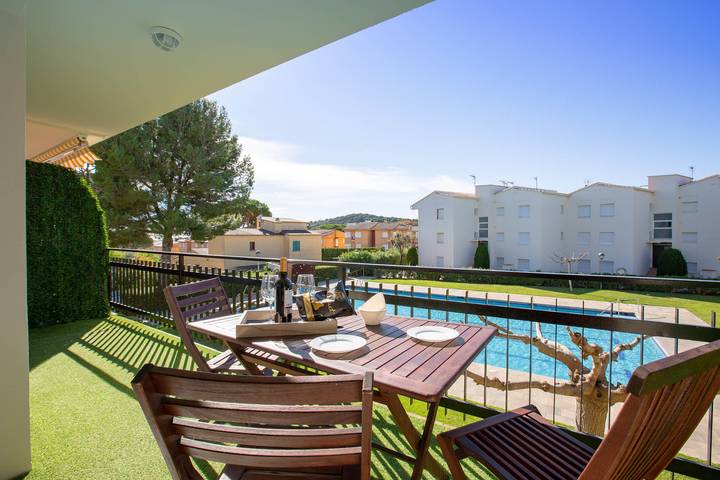 Apartamento de vacaciones para 4 personas, con terraza además de jardín y piscina - 1