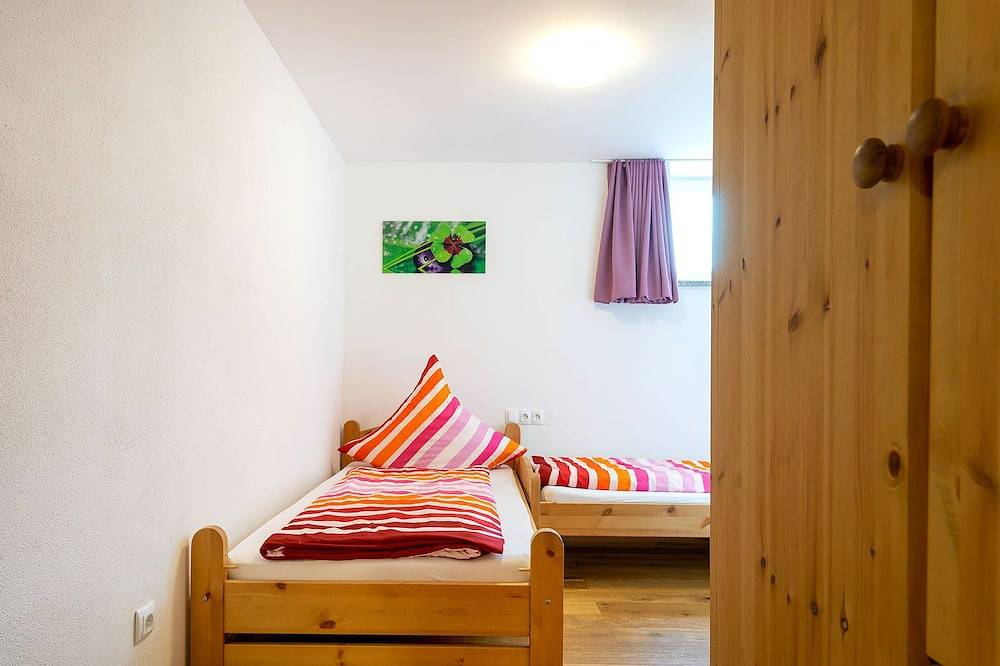 Ganze Wohnung, Alpen-hostel Talstation 4, Buxacher Straße 23 mit Motorradvermietung in Memmingen, Bayerisch Schwaben
