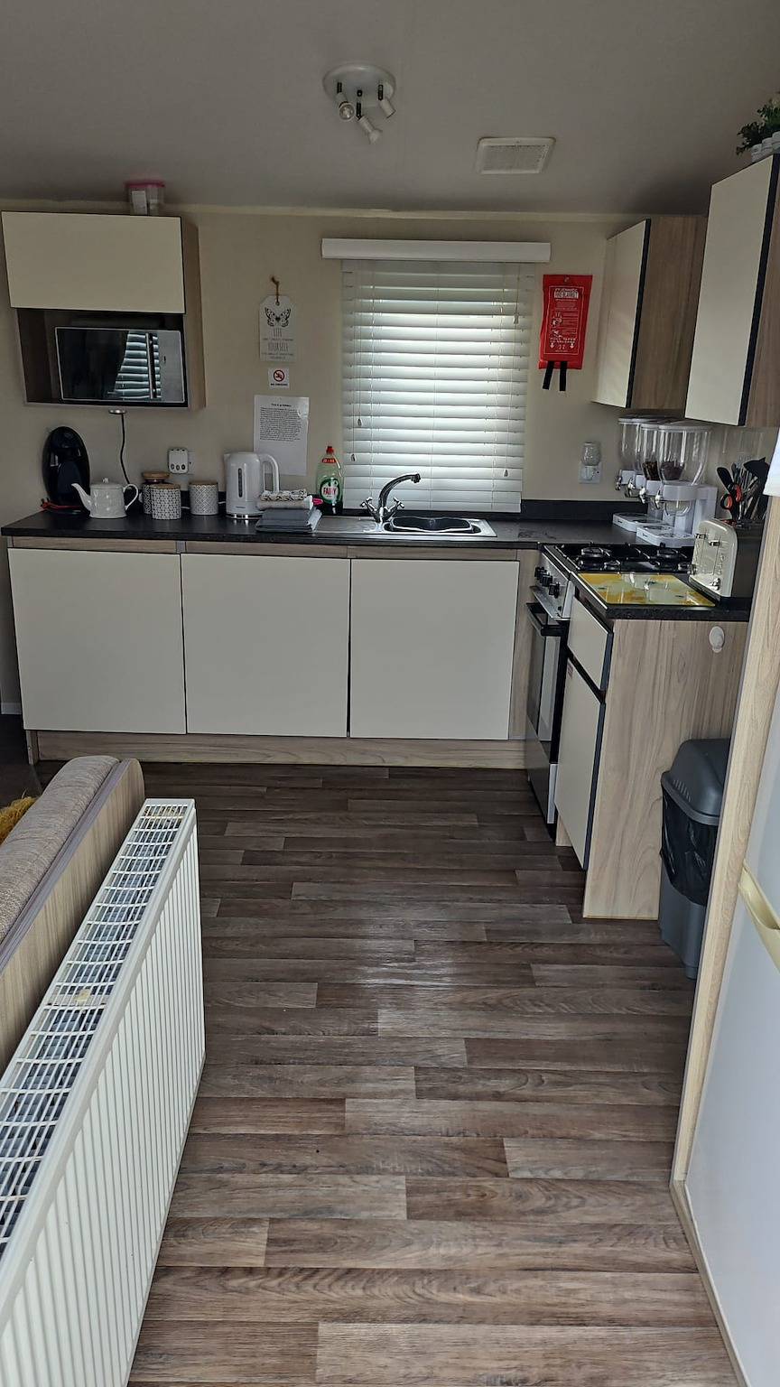 3 Bed Caravan - Sleeps 6 - Pets - Parking - Wifi in Ingoldmells, Lincolnshire