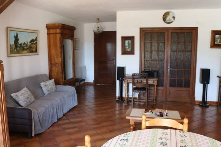 Villa sans vis- à-vis, dominante , 4 chambres, 3 étoiles in Gréasque, Côte méditerranéenne (France)