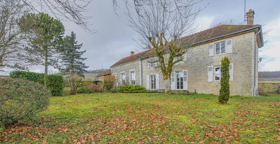 Location de vacances pour 11 personnes, avec terrasse et jardin dans Rouvres-les-Vignes