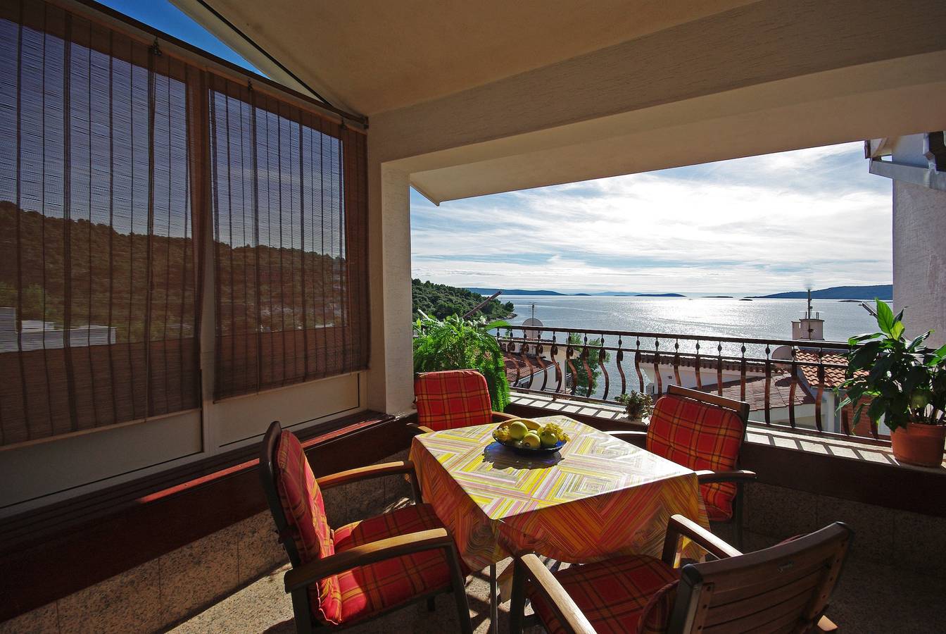 Ganze Wohnung, 2-Zimmer-Ferienwohnung am Strand Okrug Donji, Ciovo A-18300-a in Okrug Donji, Ciovo