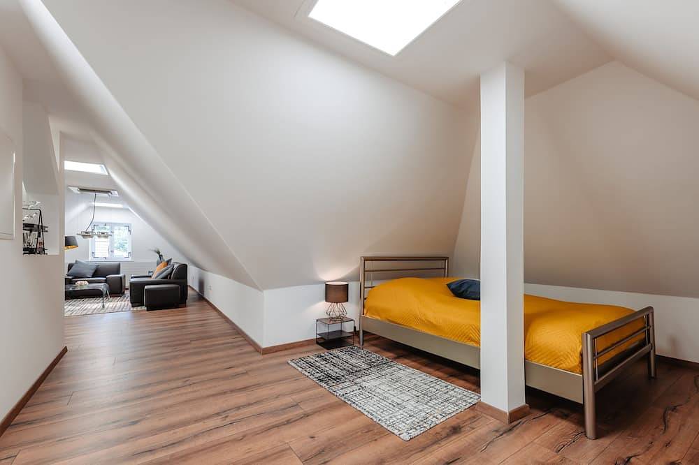 Ganze Wohnung, Mansardenwohnung (2. Og) in Osterode, Harzvorland