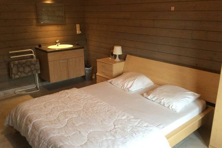 Spacious vacation home 5 bedrooms, dog and child friendly. Region of Achouffe! in Wibrin, Houffalize