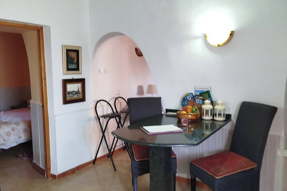 Lorca- cottage - sleeps 4 - pet friendly - pool in Lorca, Interior de Murcia