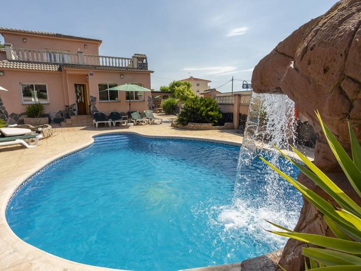 Ferienhaus für 11 Personen, mit Terrasse und Garten sowie Pool an der Costa Dorada - 3
