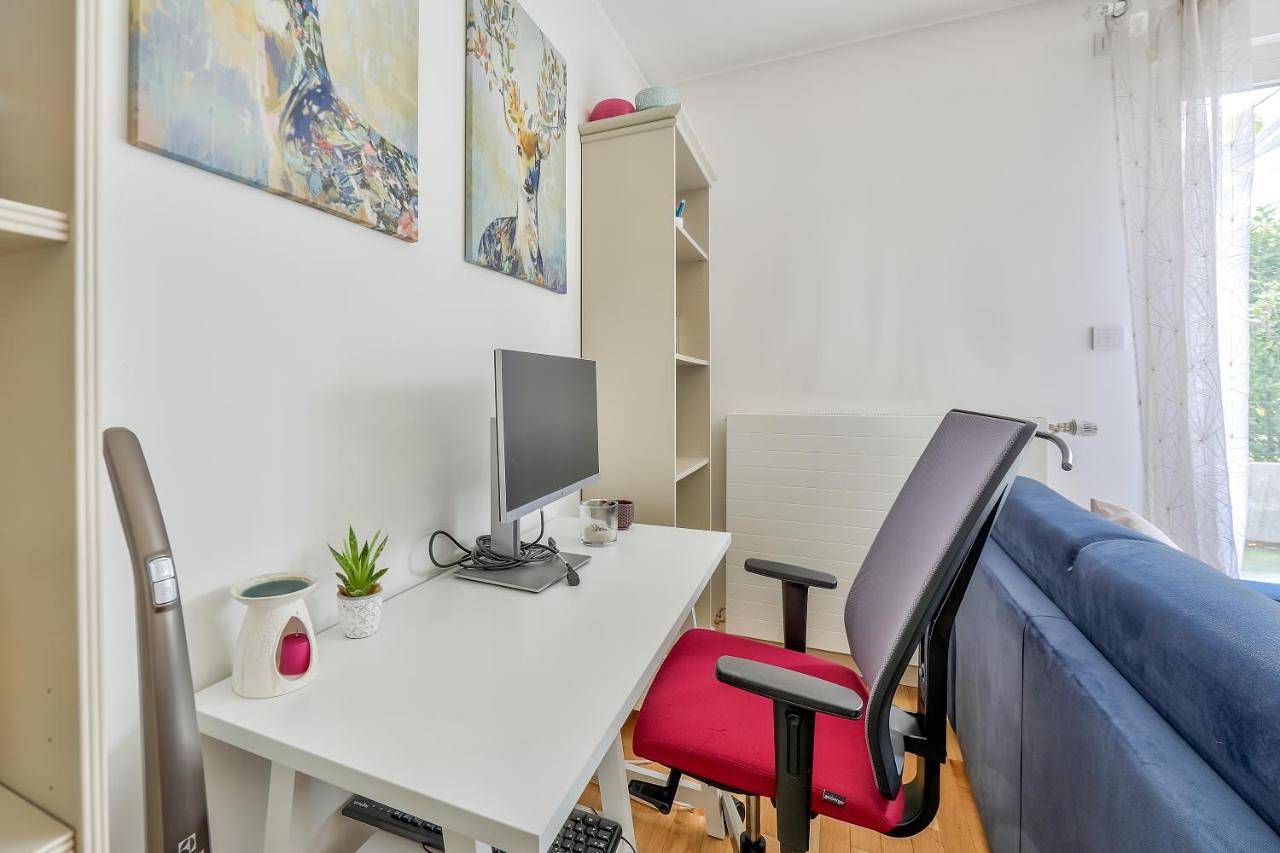 Appartement entier, Nice 1Br flat with lovely terrace and parking in Rueil-Malmaison, Hauts-de-Seine
