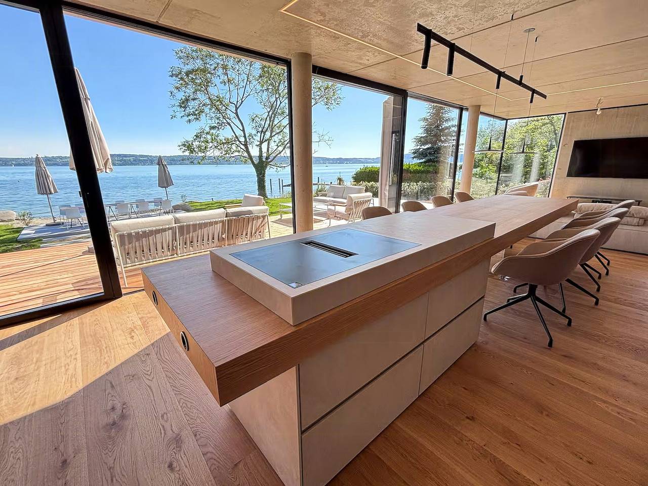 Villa mit Privatstrand am Bodensee bei Überlingen in Strandbad Nußdorf, Überlingen