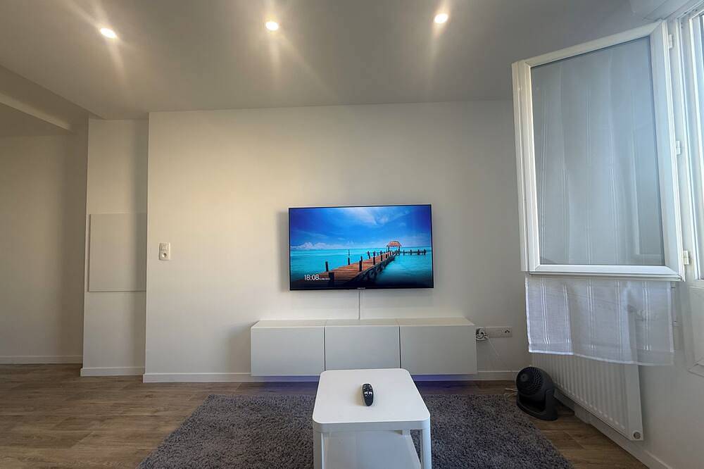 Appartement entier, Appartement 2pièces refait à neuf Parking ,Wifi,machine à laver séche linge. in Corbeil-Essonnes, Essonne