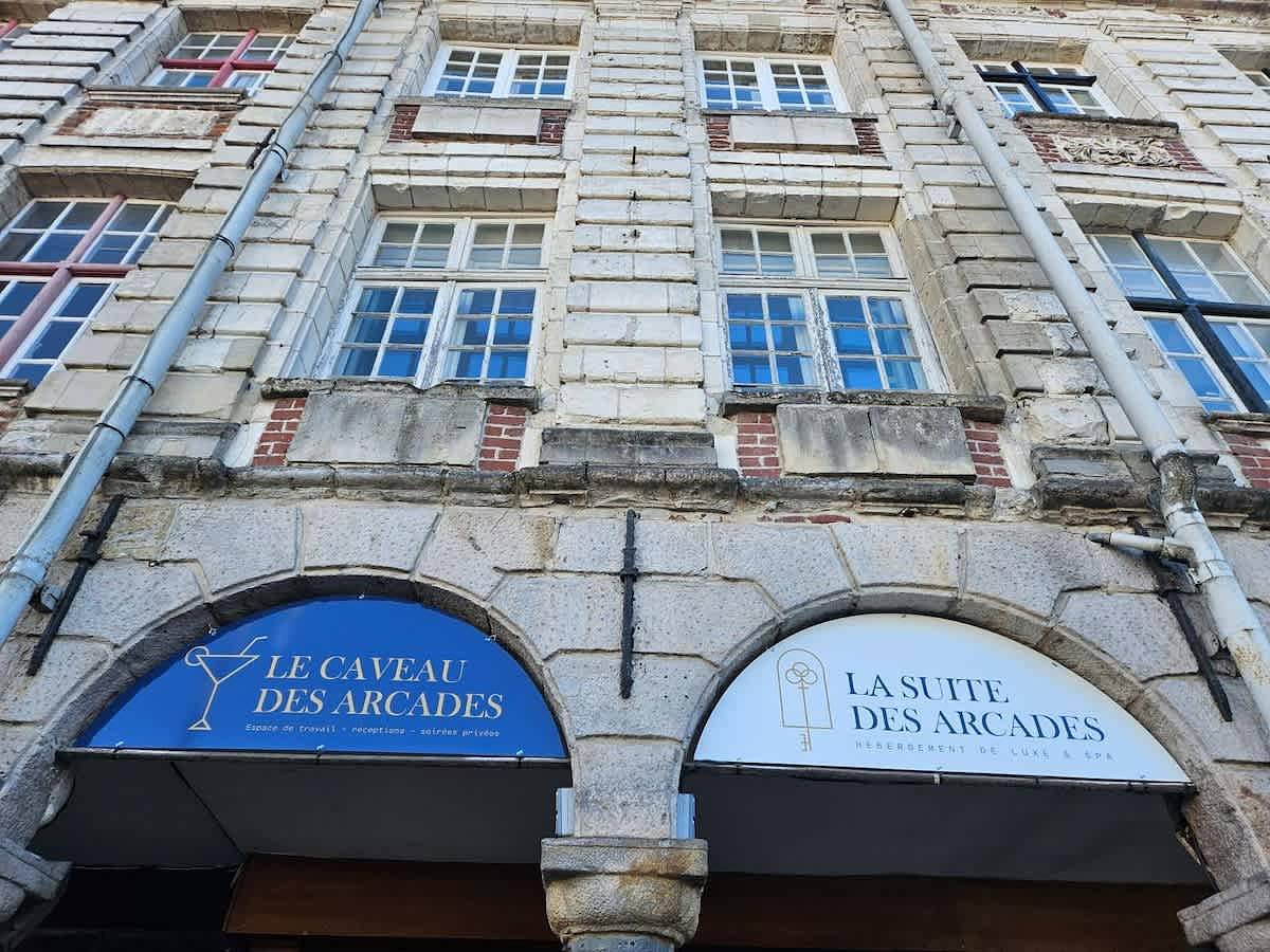 Studio entier, La suite des Arcades, Grand place, Sauna et Balneo in Arras, Région d'Arras