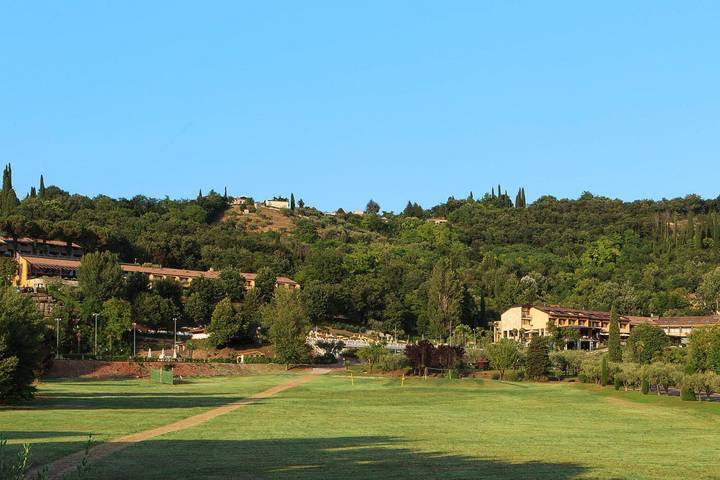 Ferienwohnung für 4 Personen, mit Balkon/Terrasse und Terrasse sowie Whirlpool und Garten in Garda - 3