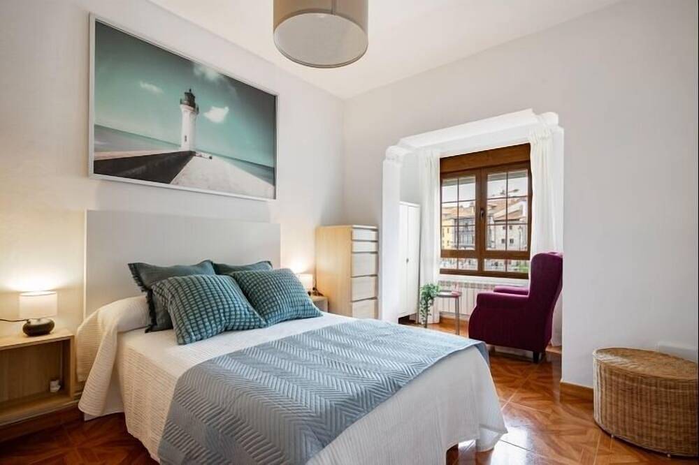 Ganze Wohnung, Apto Isalba - apartment in central Llanes, Northern Spain | 5 guests in Llanes, Costa Verde (Spanien)