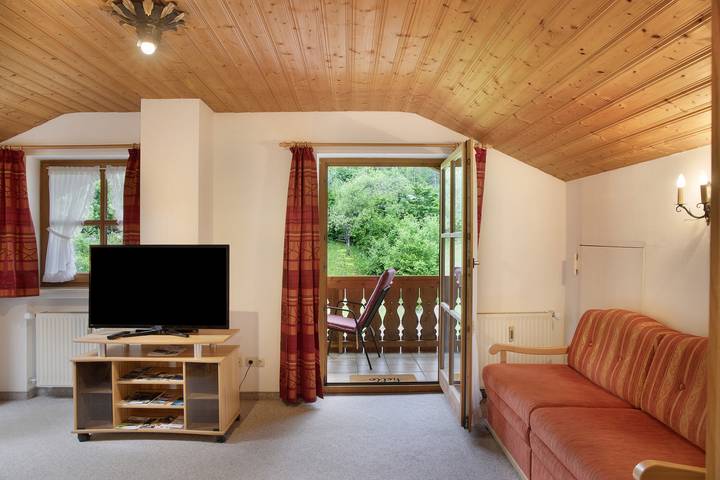 Ferienwohnung für 4 Personen, mit Garten in den Ammergauer Alpen - 2