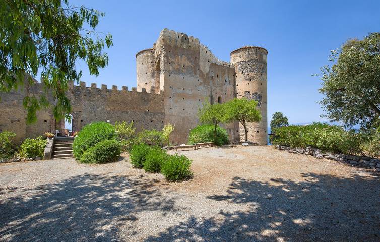Appartamento intero, Appartamento vista mare con parcheggio, giardino, WiFi e aria condizionata in Praia a Mare, Costa Tirrenica Calabria
