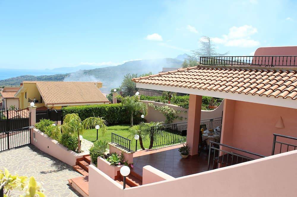 The villa you've always dreamed of just minutes from the sea.  in Trabia, Provincia de Palermo
