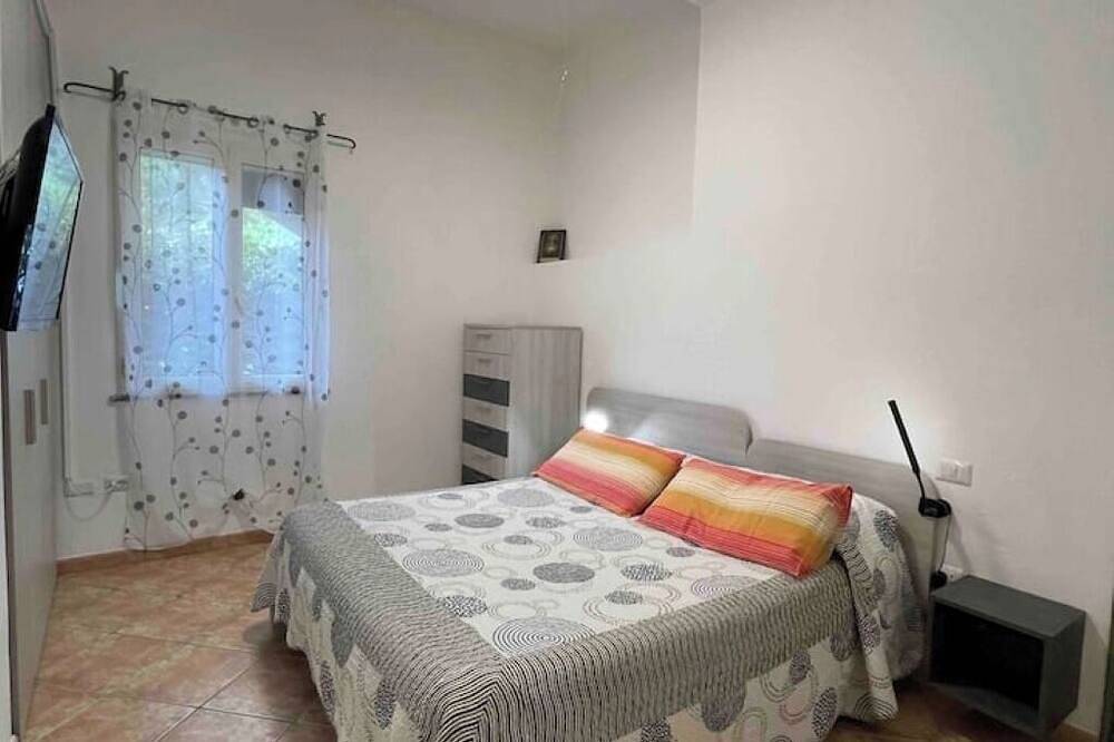Ganze Wohnung, Apartment in villa with direct access to the sea, suitable for families with children in Sas Linnas Siccas, Orosei