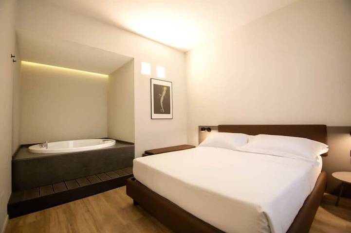 Ferienwohnung für 3 Personen, mit Balkon und Whirlpool in Brindisi - 4