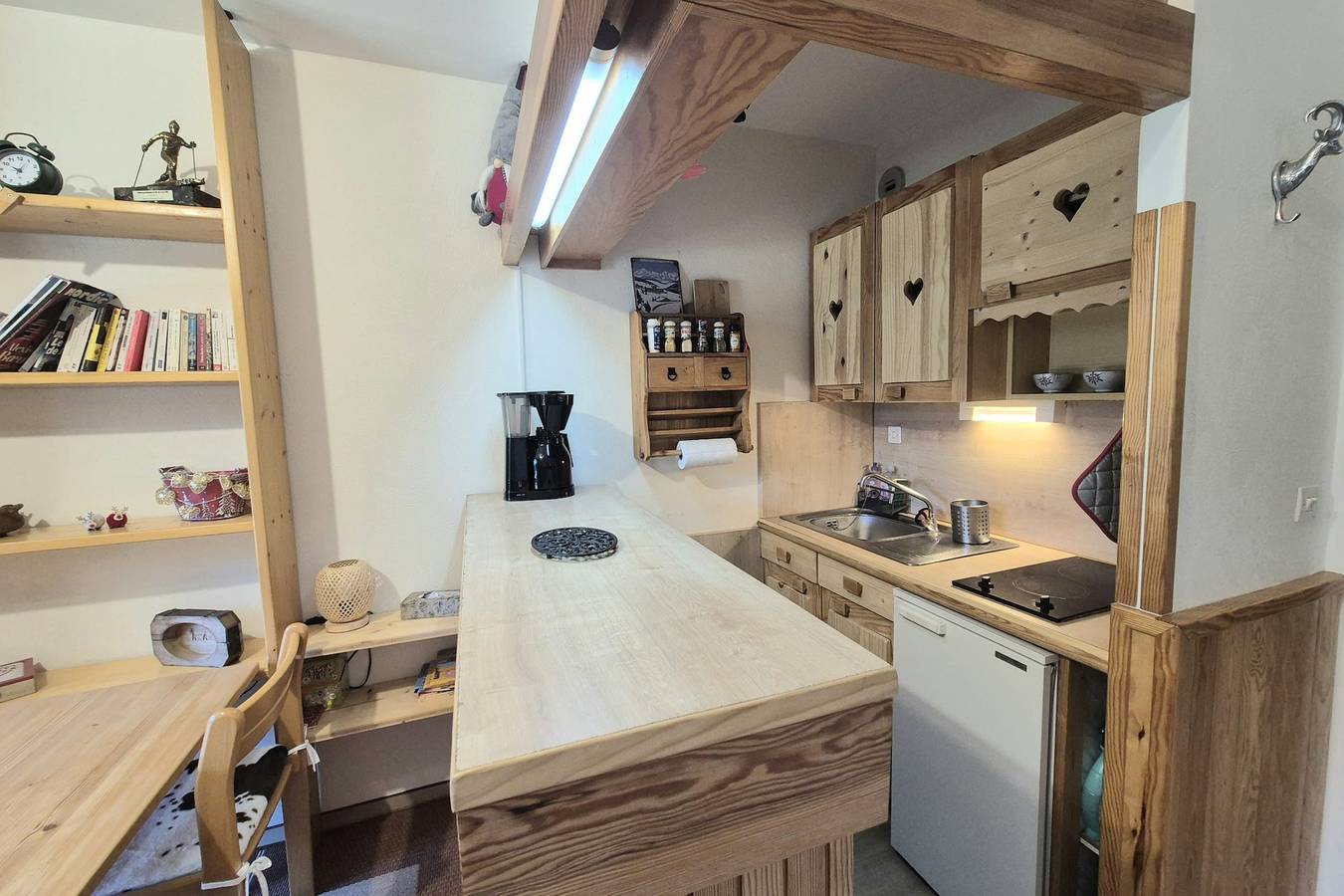 Appartement entier, Charmant studio skis aux pieds – Le Revard in Le Revard, Les Déserts