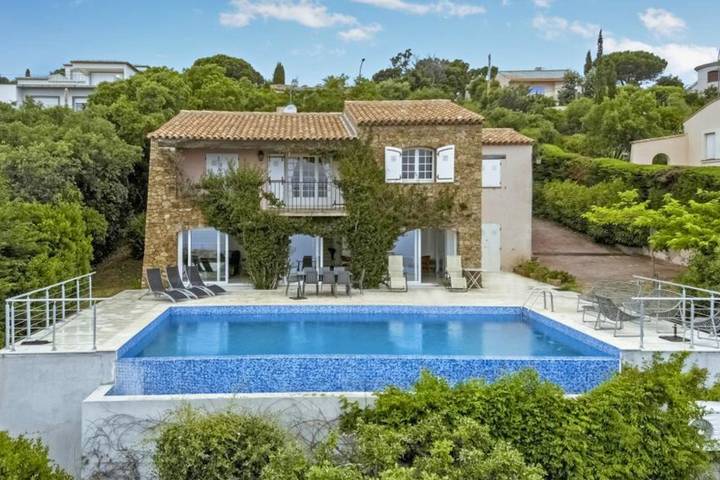 Gîte pour 8 personnes, avec piscine