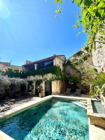Maison d’hôte pour 2 personnes, avec vue ainsi que balcon et piscine dans le Gard