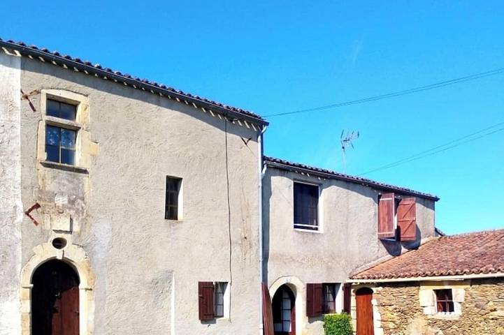 Gîte pour 10 personnes, avec jardin et terrasse, animaux acceptés à Chavagnes-les-Redoux