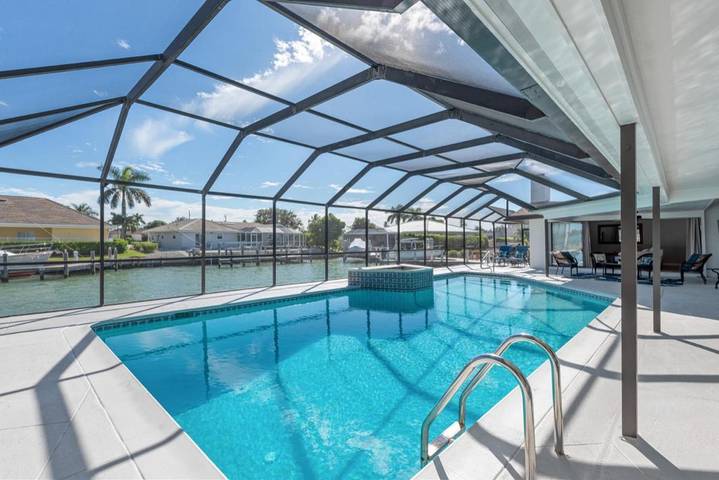 Ferienhaus für 10 Personen, mit Terrasse und Pool sowie Ausblick - 1