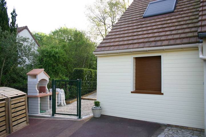 Location de vacances pour 3 personnes, avec Terrasse ainsi que Jardin et Piscine à Ballan-Miré