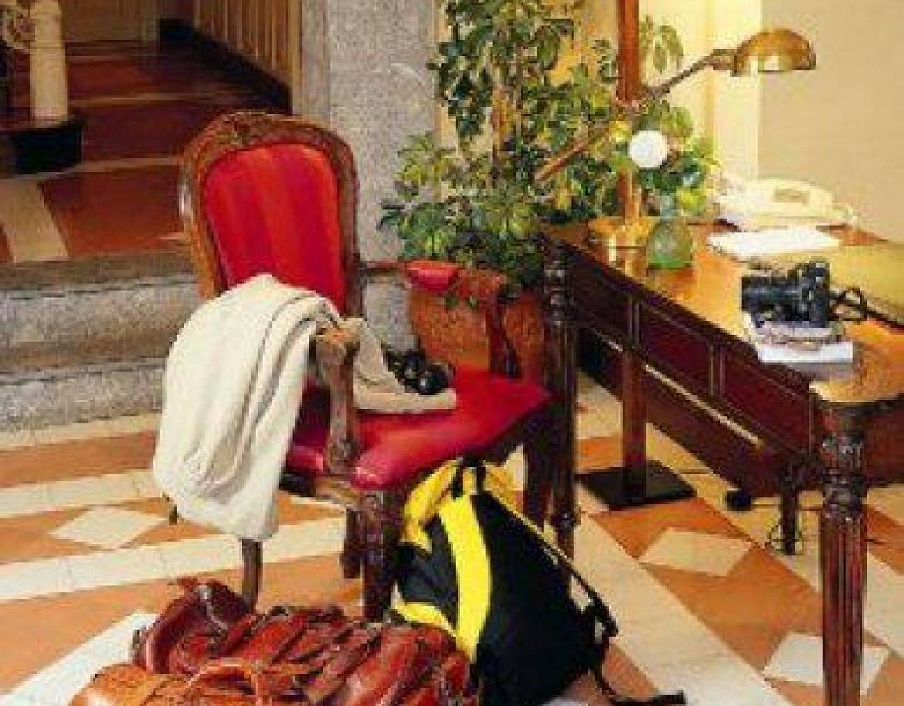 Habitación doble con salón 2 Hotel Rural Casona De La Paca in Cudillero, Costa Verde (Spain)