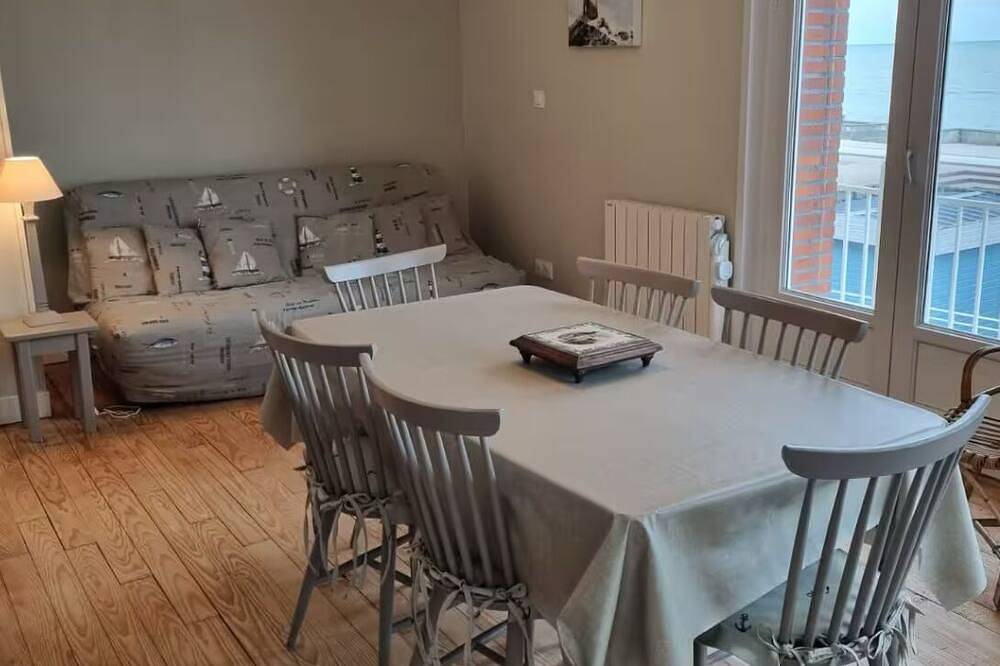 Entire apartment, The lighthouse facing the sea in Côte d'Albâtre