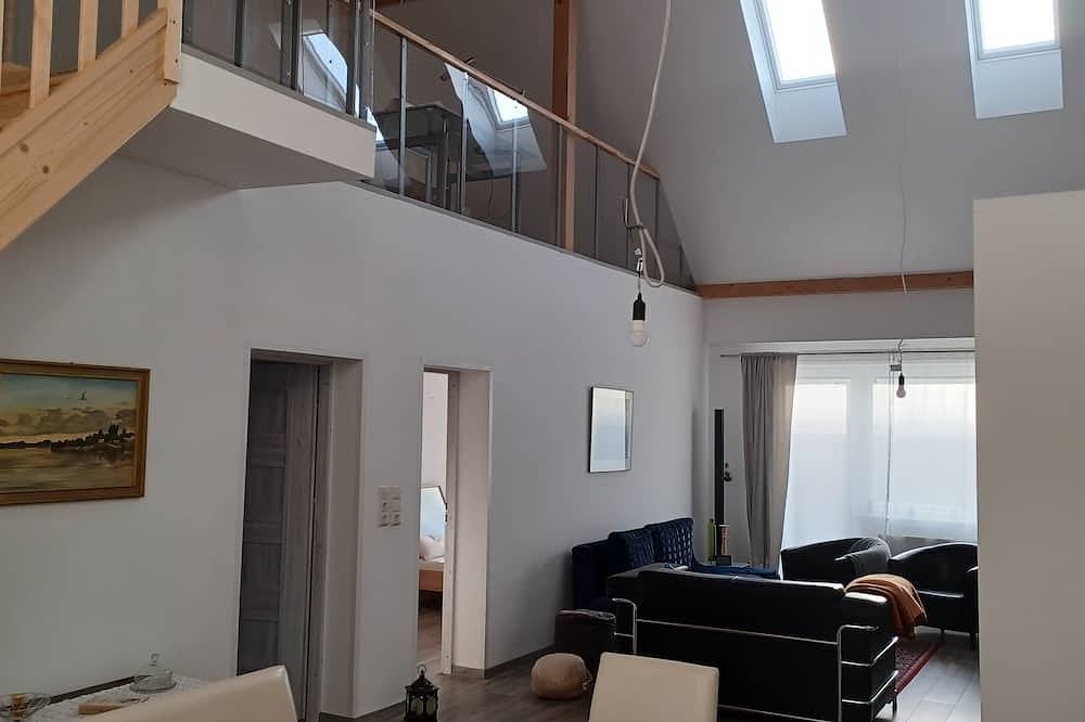 Ruhiges saniertes Ferienhaus 130 qm Mecklenburger Seenlandschaft bis 4 Personen in Woldegk, Mecklenburg-Strelitz