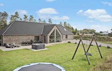 Ferienhaus für 16 Personen, mit Sauna und Pool sowie Garten und Terrasse in Biikebrennen