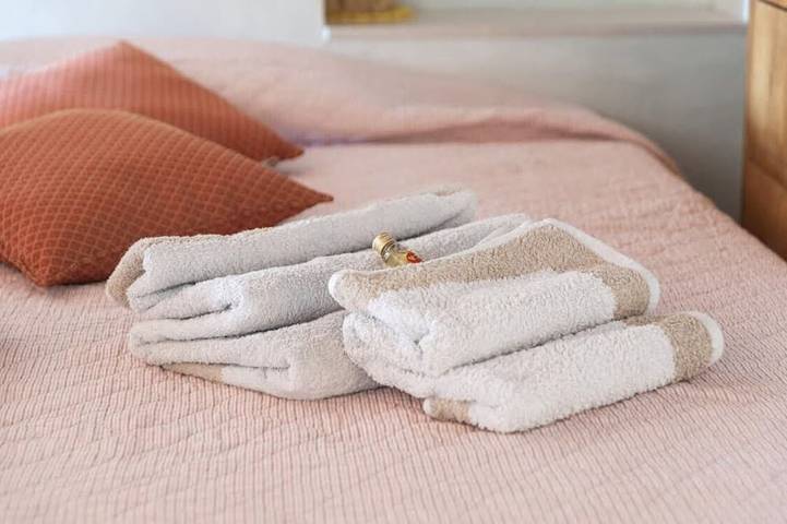 Ganze Wohnung, Abgeschiedenes und helles Design-Apartment mit Balkon, neben dem Arsenale, mit Klimaanlage und Wi-Fi in Venedig, Lagune von Venedig
