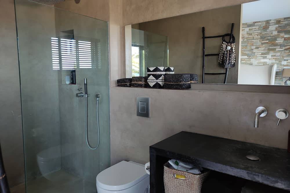 Family holidays in a bright and airy villa with extensive sea views and pool. in Begur, Costa Brava