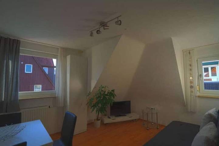 Ganze Wohnung, 2-Zimmer-Ferienwohnung Reutlingen Heinestr dg in Reutlingen, Neckar-Alb