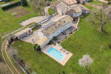 Location de vacances pour 12 personnes, avec jacuzzi à Saint-Sauvant (Vienne)