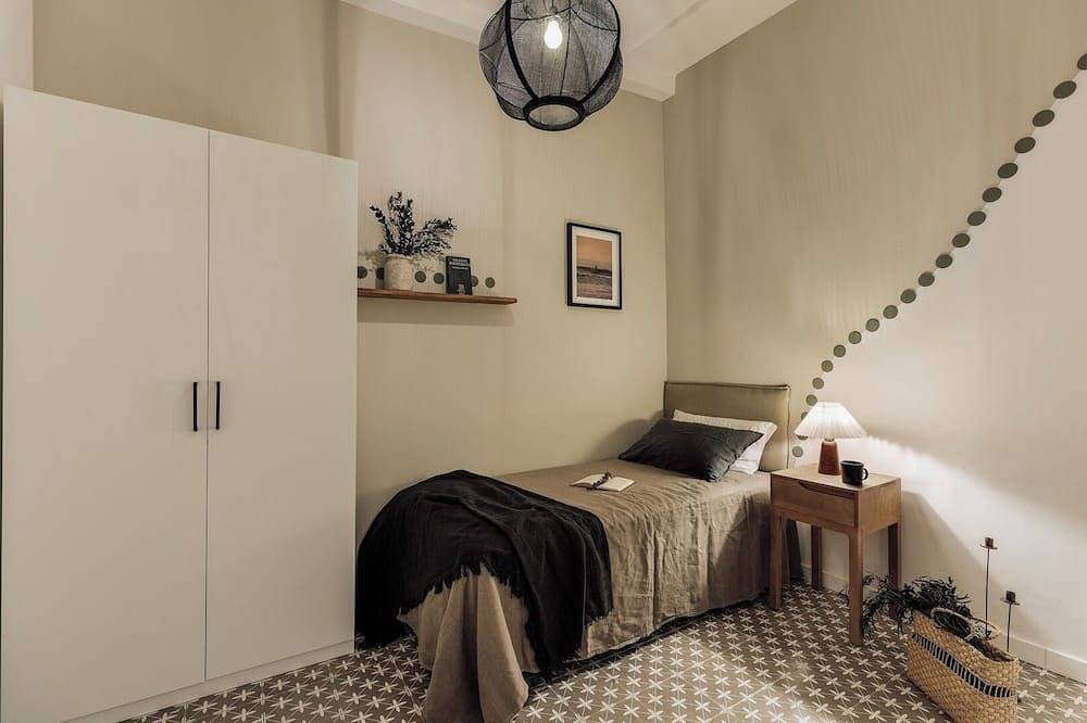 Apartamento entero, Yenda - 2 bedrooms and balcony in Vila de Gràcia in Centro Barcelona, Barcelona