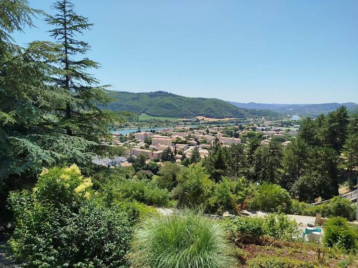 Chambre d’hôte pour 2 personnes, avec Terrasse et Jardin ainsi que Vue et Vue sur le lac