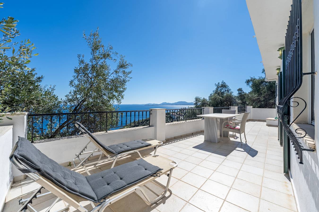 Studio entier, Studio 'Salvia' avec vue sur la mer, Wi-Fi et climatisation in Katavolos, Corfou