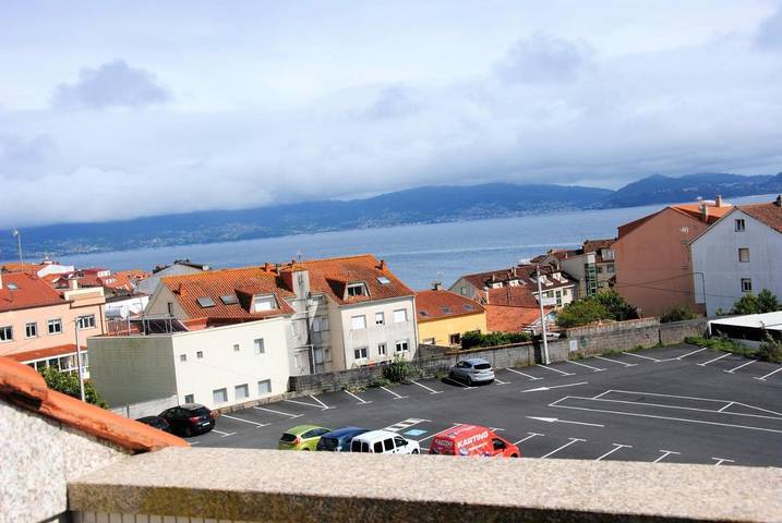 Ferienwohnung für 2 Personen, mit Ausblick und Terrasse sowie Garten und Pool - 1