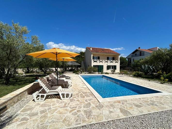 Ferienhaus für 7 Personen, mit Garten und Pool