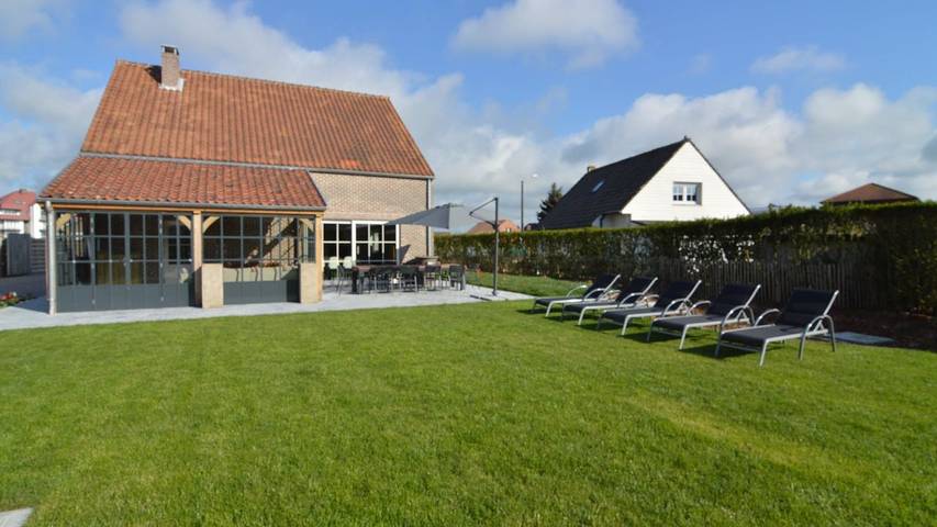 Ferienhaus für 12 Personen, mit Whirlpool und Garten sowie Sauna in Middelkerke