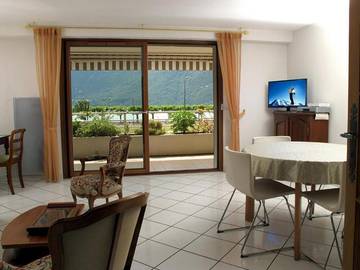 Gîte pour 2 personnes, avec terrasse ainsi que vue sur le lac et vue dans Esplanade du Lac ( Aix-les-Bains)