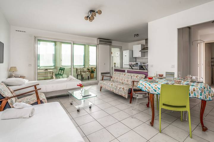 Gîte pour 4 personnes, avec terrasse, adapté aux familles dans Plage Carras Nice - 2