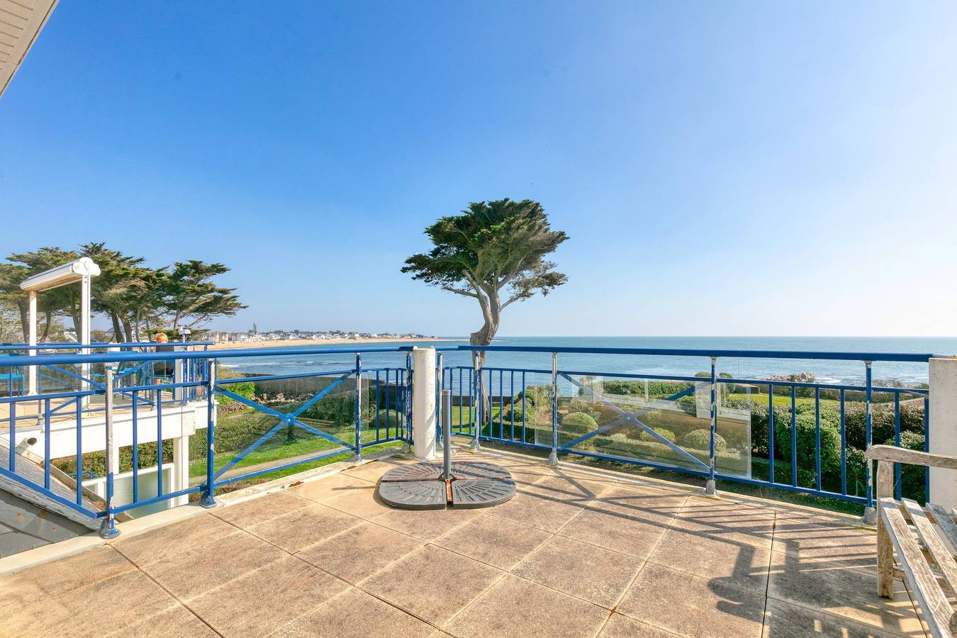 Appartement entier, Appartement avec vue sur la mer, terrasse privée et Wi-Fi in Le Croisic, Côte d'Amour