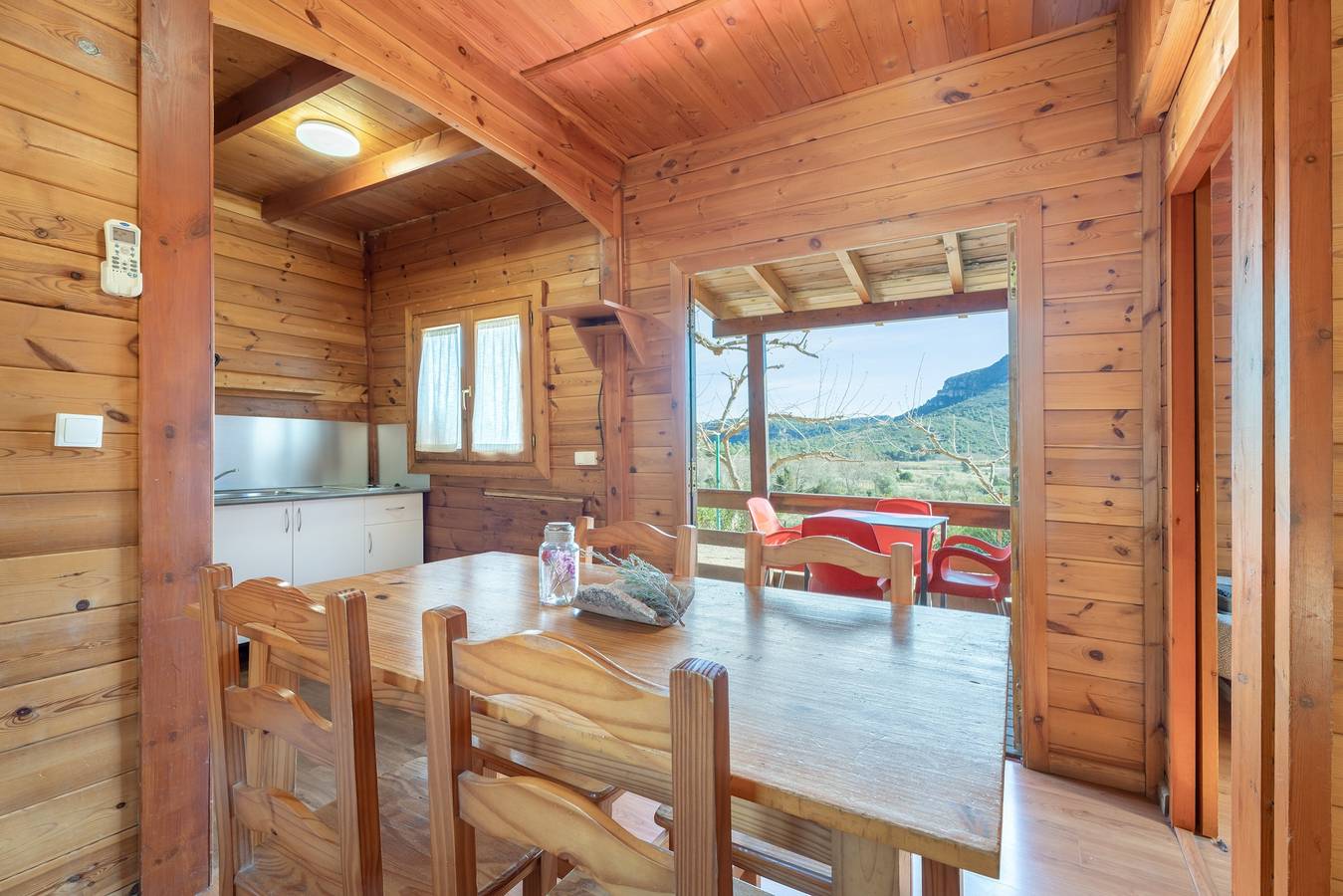 Ferienhaus 'Cabaña Madera B' mit Bergblick, Wlan und Klimaanlage in Barx, Costa de Valencia