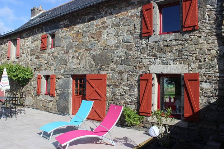 Gîte pour 4 personnes, avec terrasse et jardin à Irvillac