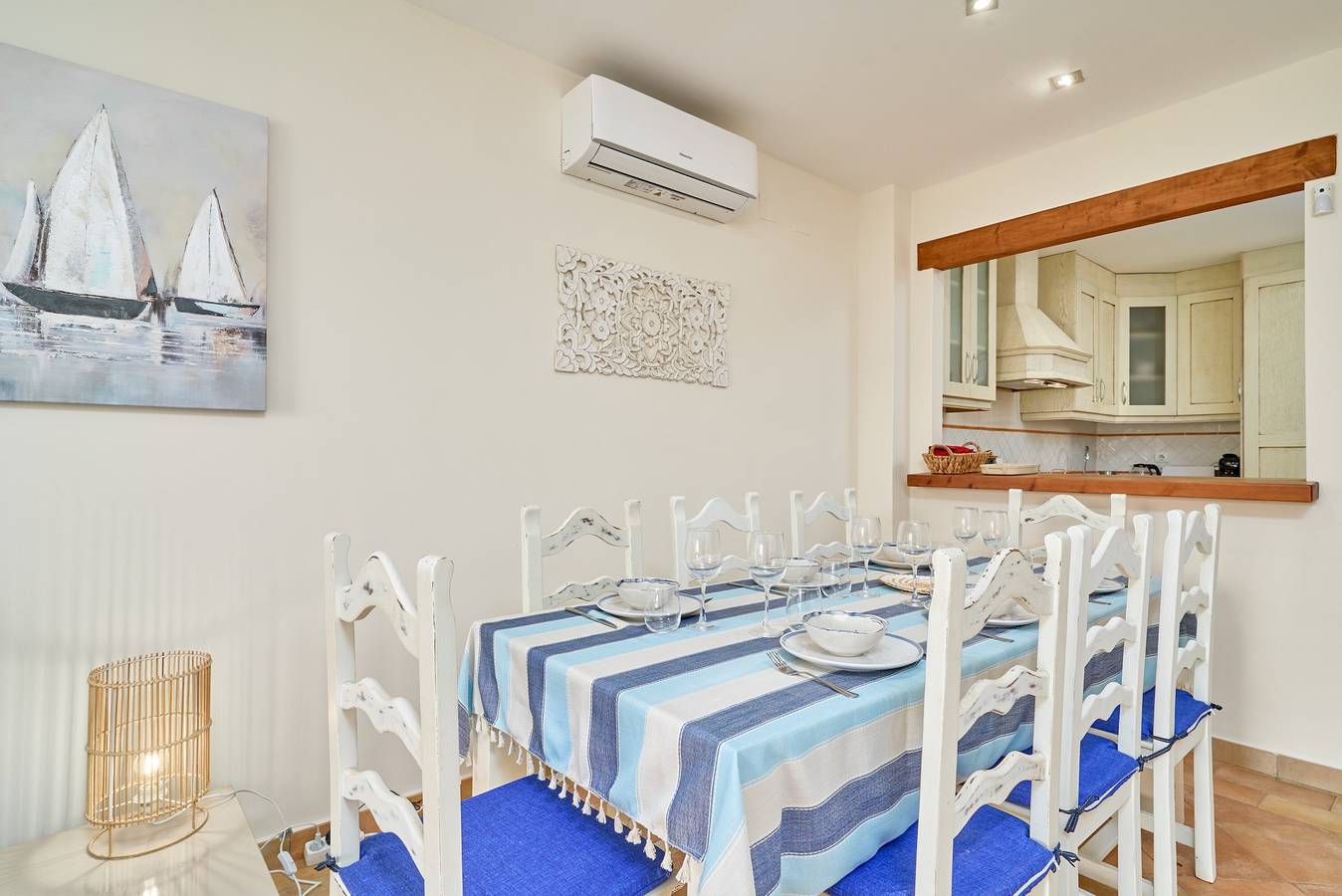 Ganze Wohnung, Apartment 'La Casita Azul' mit Gemeinschaftspool, Wlan und Klimaanlage in Playa San Cristobal, Almuñecar