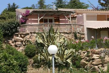 Villa pour 5 personnes, avec terrasse et piscine dans Santa Giulia