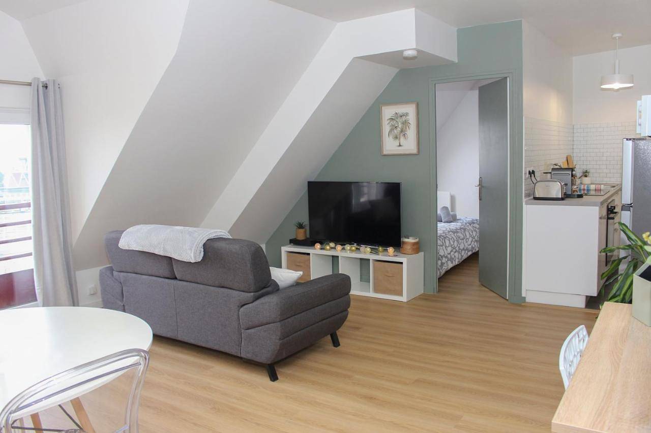 Appartement entier, One-Bedroom Apartment in Juvisy-sur-Orge, Essonne